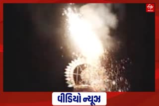 GMDC મેદાનમાં 51 ફૂટ ઊંચા રાવણના પૂતળાનું દહન, વિદેશી પ્રવાસીઓ માટે બન્યું આકર્ષણ