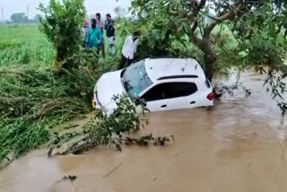 Husband and wife away in the stream of water