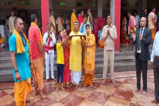 Patna High Court Justice Anshuman Pandey worshiped at Basukinath Temple in Dumka