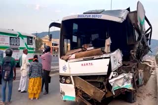 Bus brake fails on Jaipur Agra highway