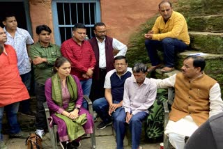 Etv BharaHarak Singh Rawat met Ankita Bhandari's family memberst