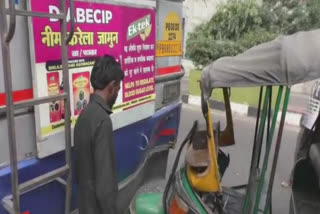 High speed auto collided with a bus in Ludhiana, no life was lost