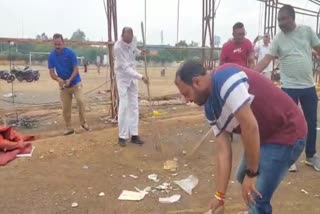 Mandsaur MLA Yashpal Singh Sisodia Cleans Ground