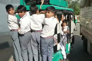 overloaded e rickshaw seized in ghaziabad