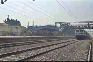 Uttarakhand: Miscreants to iron pipe to rail track at Doiwala station, major accident averted