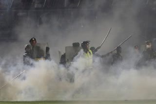 Police and sports fans clash outside football match complex in Argentina one dead