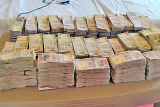 TELANGANA BOUGHT 2 CRORE OLD NOTES FOR FIVE LAKHS THOUGHT UPS BABA WOULD CHANGE THEM TO NEW ONES POLICE CAUGHT IN HYDERABAD