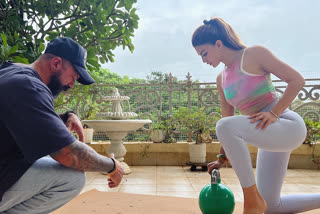 Jacqueline Fernandez drops workout pics