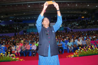 The younger Congress cadres lend their voice to Shashi Tharoor and they cheer all social media posts supporting his candidature. His supporters strongly believe that he could infuse a fresh lease of life into the party, build its energy, and instill confidence in the party besides bringing about a timely structural change.