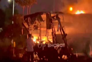 bus-caught-fire-in-nashik-last-night-in-maharastra
