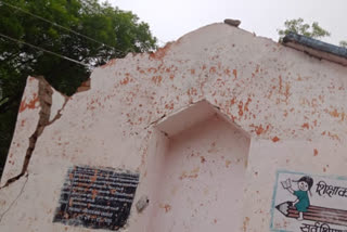 primary school building roof collapsed in neemuch