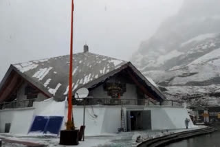 Heavy snowfall in Hemkund Sahib