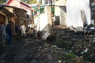 Norcturnal fire in Kulgam: آتشزدگی میں دو رہائشی مکان خاکستر