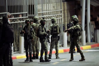 Palestinian gunman wounds 2 Israelis in Jerusalem shooting