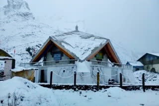 Fresh snowfall in Hemkund Sahib