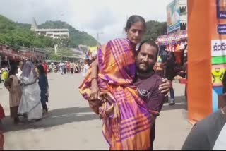 A mother who visited the Goddes on her sons shoulders