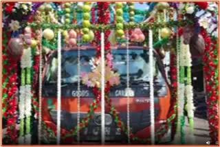 Truck Decorated With fruits