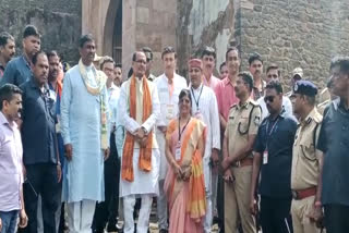 cm shivraj in mandu plant saplings