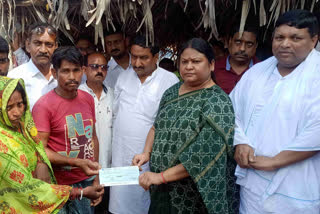 Nine lakh check to Dumka Petrol case victim