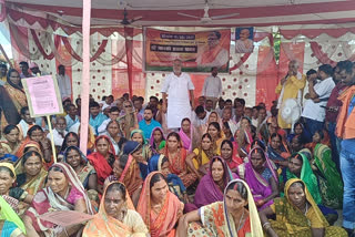 Former MLA Janaki Yadav dharana