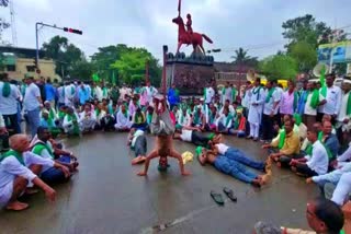 farmer-protest-demanding-5500-for-ton-sugarcane