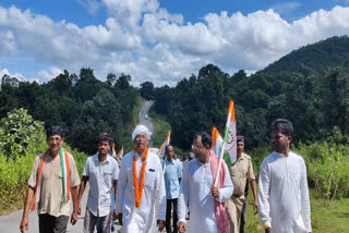 Etv Bhabharat-jodo-padyatra-from-ulihatu-lord-birsa-munda-birthplace-khunti-leaders-reached-meeting-place-by-carrat