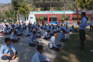 تحصیلدار تھنہ منڈی نے مختلف ہائر سیکنڈری اسکولوں کا دورہ کیا