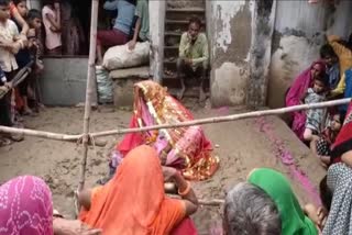ETV Bharat Rajasthan News  Alwar Latest News  Viral Video  Old women herself fixes funeral  funeral  god informs  locals carry out rituals  മരണസമയം  ദൈവം  രാജസ്ഥാനിലെ അല്‍വാറില്‍  മരണാനന്തര ചടങ്ങുകള്‍  വയോധിക  രാജസ്ഥാന്‍  അല്‍വാര്‍  ഖേദ്‌ലി  വൃദ്ധ