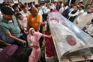 मुलायम सिंह के पार्थिव शरीर का अंतिम संस्कार