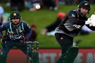 New Zealand beats Pakistan by 9 wickets in tri-series