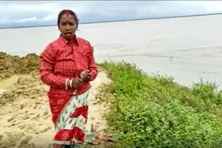 Construction of embankment by tea workers