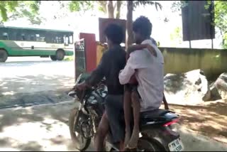 Inhuman incident in Tirupati district The father carried the boy s body on a two wheeler  ആംബുലന്‍സ് ഡ്രൈവര്‍ കനിഞ്ഞില്ല  ആംബുലന്‍സ് ഡ്രൈവര്‍ കൈയൊഴിഞ്ഞു  ഏഴുവയസുകാരന്‍റെ മൃതദേഹം ബൈക്കില്‍ വീട്ടിലെത്തിച്ചു  The father carried the boy s body on a two wheeler  Tirupathi  തിരുപ്പതി വാര്‍ത്തകള്‍  തിരുപ്പതി പുതിയ വാര്‍ത്തകള്‍  ആന്ധ്രപ്രദേശ് വാര്‍ത്തകള്‍  കെവിബിഐപുരം  ആന്ധ്രപ്രദേശിലെ തിരുപ്പതി