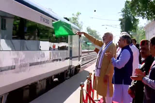 पंतप्रधान मोदींनी उना रेल्वे स्थानकावर केले वंदे भारत एक्सप्रेसच्या चौथ्या ट्रेनचे उद्घाटन