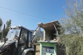 demolition-drive-held-at-larnoo-kokernag-illegal-constructed-demolished