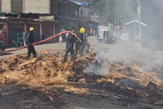 tractor-carrying-dry-grass-catches-fire-in-batagund-tral