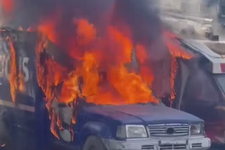 vehicles on fire in Noida