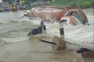 Cement mixer lorry washed away amid heavy rains in AP's Anantapur