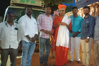 Muslim farmer champions religious harmony by giving first crop to Hindu Math in Karnataka