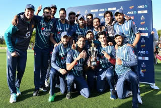 Pakistan beats New Zealand by 5 wickets