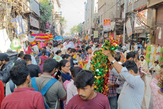 सदर बाजार में पटरी व ट्रैफिक जाम के विरोध में व्यापारियों ने मार्केट बंद करने की दी चेतावनी