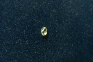 woman found diamond on way in panna