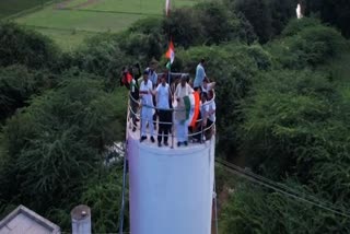 Bharat Jodo Yatra at Karnataka  Rahul Gandhi  National Flag  Siddaramaiah  Chitradurga  Karnataka  DK Shivakumar  ഭാരത് ജോഡോ യാത്ര  ദേശീയ പതാക  ചിത്രദുർഗ  രാഹുല്‍ ഗാന്ധി  ഡി കെ ശിവകുമാര്‍  സിദ്ധരാമയ്യ  കോണ്‍ഗ്രസ്