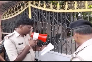 दिल्ली पुलिस ने किया लुक आउट नोटिस जारी