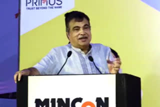 Nitin Gadkari in MINCON, says why do you love your files more than your wife?