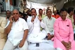 BJP leader protested in vikaspuri