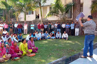 Garhwal University Employees boycotted the work