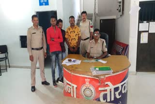 तोरवा पुलिस ने जुआरियों को गिरफ्तार किया