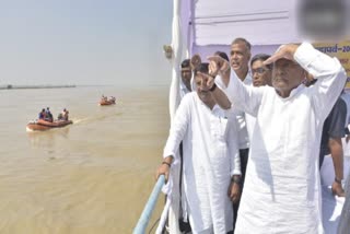Bihar  Bihar CM  Nitish Kumar  Boat Collides with Pillar  Chief Minister  Chhath Ghat  Boat Collides  JP Setu  ഛാത്ത് ഘട്ട്  നിതീഷ് കുമാര്‍  ബോട്ട് തൂണിലിടിച്ചു  ബിഹാര്‍  പട്‌ന  ദിഘ സോണ്‍പുര്‍  മുഖ്യമന്ത്രി  റെയില്‍ കം റോഡ്