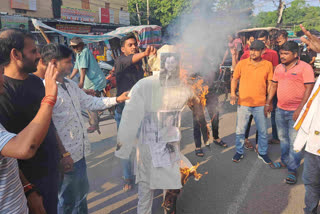 बिहार में स्वास्थ मंत्री का पुतला दहन