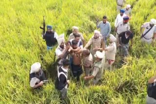 Punjab  Gurdaspur  Gurdaspur Encounter  Drone visual  Encounter Between Gangster and Police  കുറ്റവാളി  വയല്‍ വളഞ്ഞ് പൊലീസ്  പൊലീസ്  ഏറ്റുമുട്ടലിന്‍റെ ഡ്രോണ്‍ ദൃശ്യങ്ങള്‍  ഗുര്‍ദാസ്‌പുര്‍  പഞ്ചാബ്  ഗ്യാങ്സ്‌റ്റര്‍ ബബ്ലു  ബബ്ലു